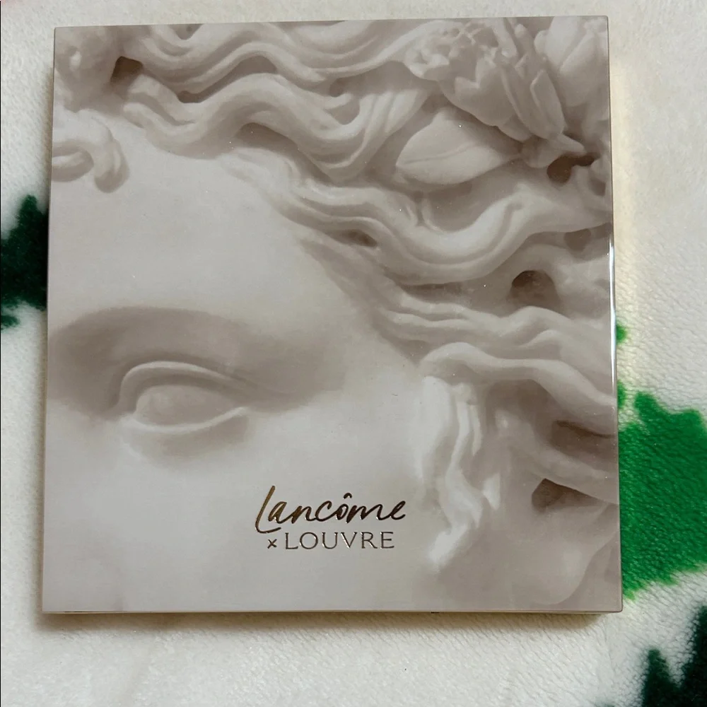 Lancome Louvre Eyeshadow Palette - Green, Pink, Gold - Picture 4 of 5